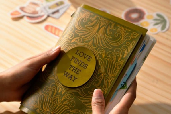 Individuell gravierte Widmungen auf Fotoalben und mehr!