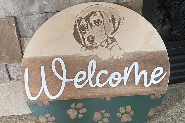 Umgewandelte Bilder können auf verschiedenen Oberflächen graviert und als Dienstleistung / Produkt verkauft werden.