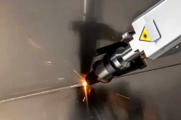 Metallschweißen und -schneiden sind für den MetalFab Laserschneider kein Problem!