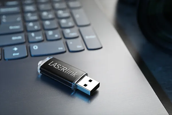 Lasergravierter USB Stick mit Firmenlogo