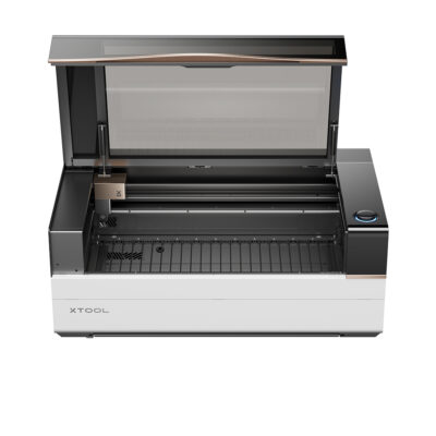 xTool P3 CO2-Laser mit 80W Power in schwarz/weiss - offene Klappe