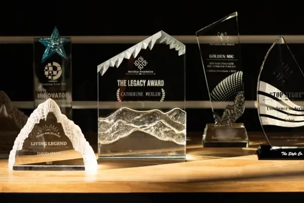 Mit dem xTool UV Laser können Sie viele verschiedene Materialien gravieren.