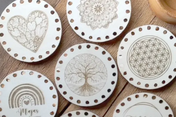 Elas Kreativstube ist ein geschätzter Laserlink Kunde und erstellt unterschiedlichste personalisierte Produkte mit Ihrem Laser her.