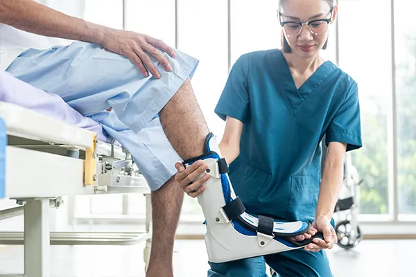 Mittels Lasertechnologie können Sie unterschiedliche Oberflächen Gravieren und eine Vielzahl an verschiedenen Materialien schneiden