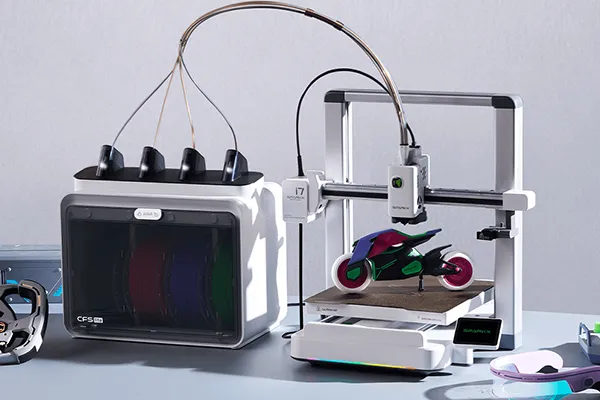 An den SPARKX i7 lässt sich beispielsweise das separat erhältliche CFS Lite anschließen, wodurch Sie mit bis zu vier Farben gleichzeitig drucken können.