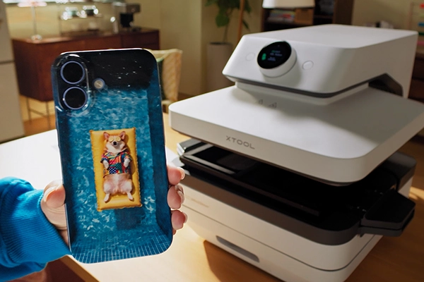 Mit der xTool Wonderpress können Sie Smartphone Hüllen ganz einfach individualisieren.