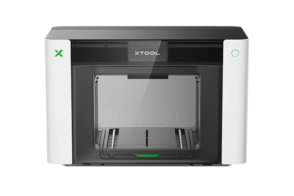 Der Omni-UV-Drucker von xTool überzeugt mit unterschiedlichen Drucktechniken.